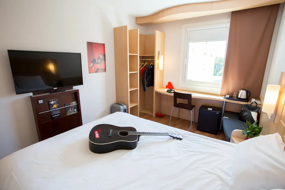 Gemütliches Zimmer mit Sweet Bed by ibis<sup><small>®</small></sup> im Hotel ibis Pilsen