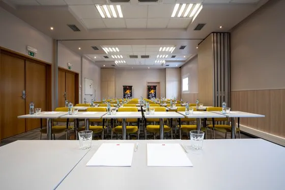 Tagungsraum Radyně oder Chlum im Hotel ibis Pilsen in Theaterbestuhlung