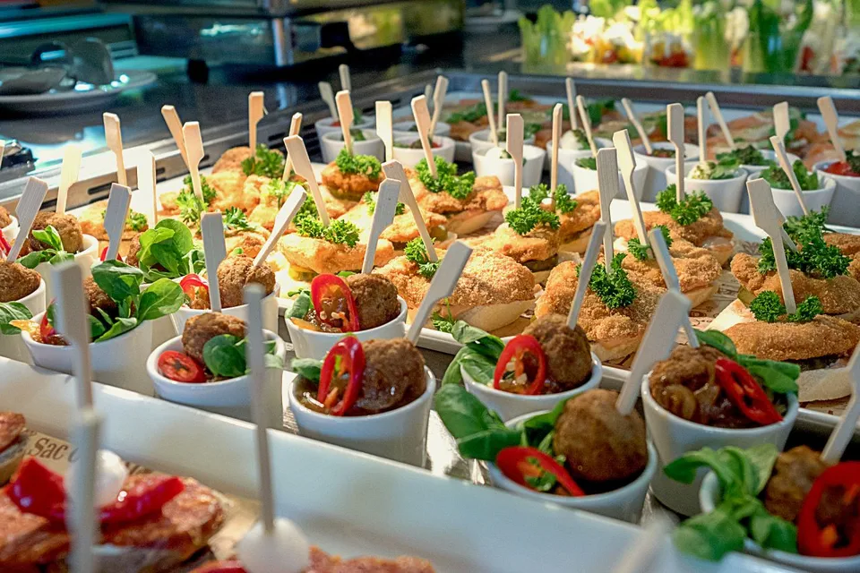 Frisches Catering-Buffet für Konferenzveranstaltungen im Hotel ibis Pilsen